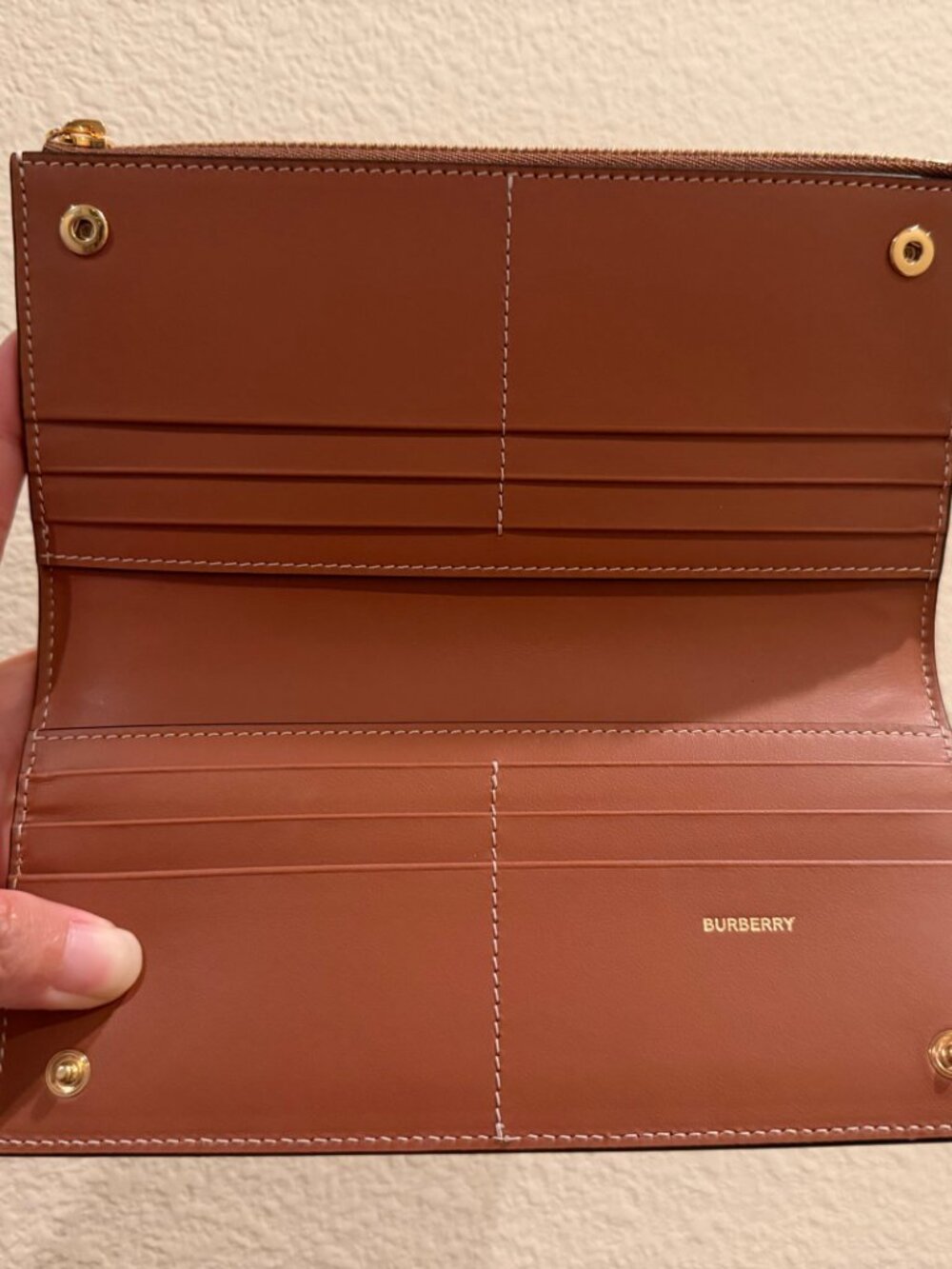 Burberry Large Bi-Fold Snap Wallet - Great Condition - Picture 6 of 10